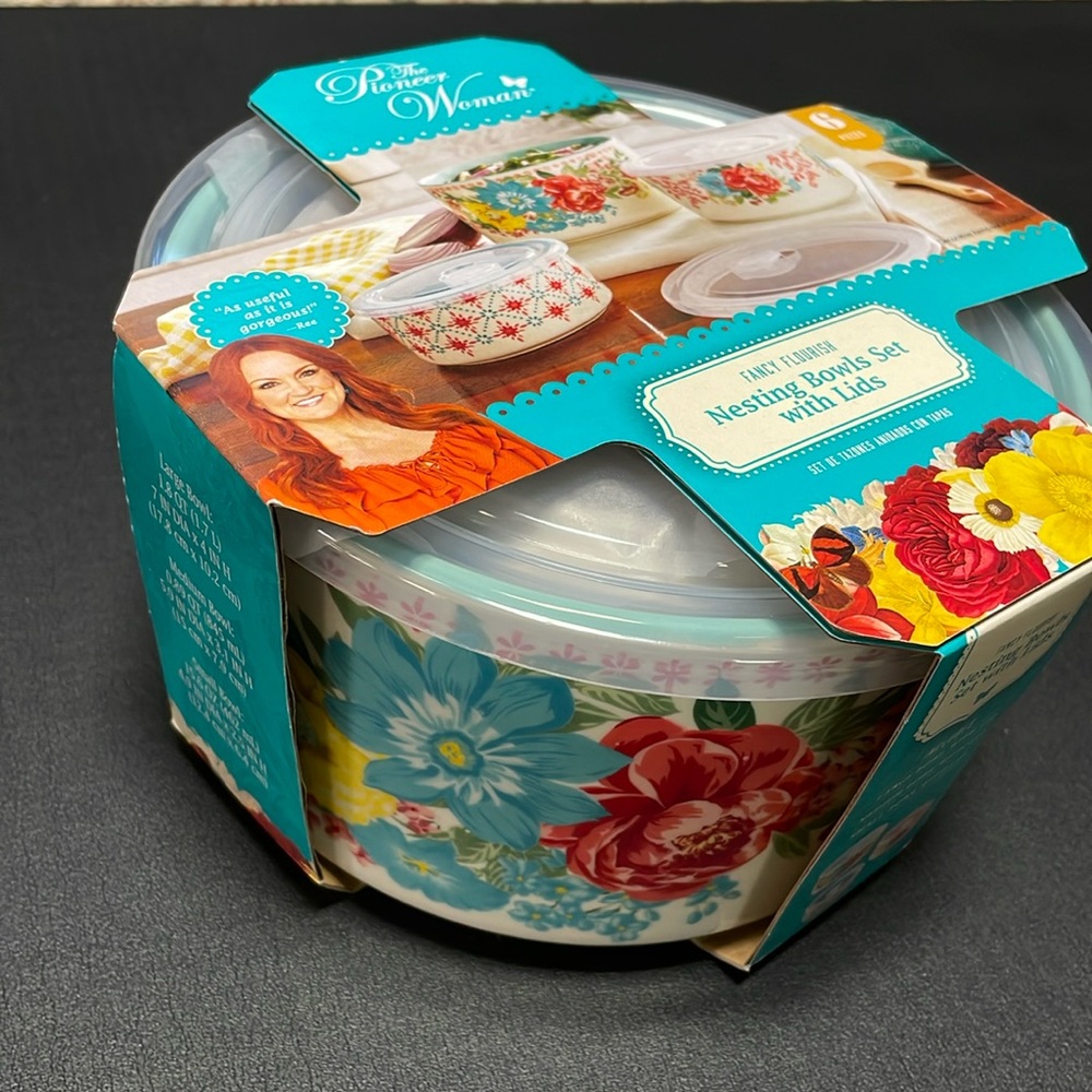 The Pioneer Woman Nesting bowls with lids